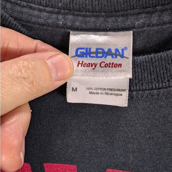 Razorbacks Shirt Mens Medium Gildan Black Arkansas Never Yield Hogs Athletics - Picture 6 of 7